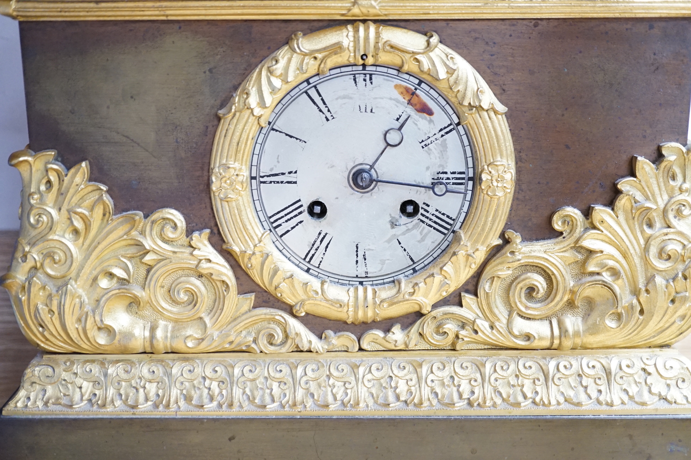 A French gilt mounted lion mantel clock with a silk suspension movement striking on a bell, 43cm high